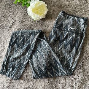 Nike 🤍 Dri-Fit Chevron Grayscale Full Length Leggings